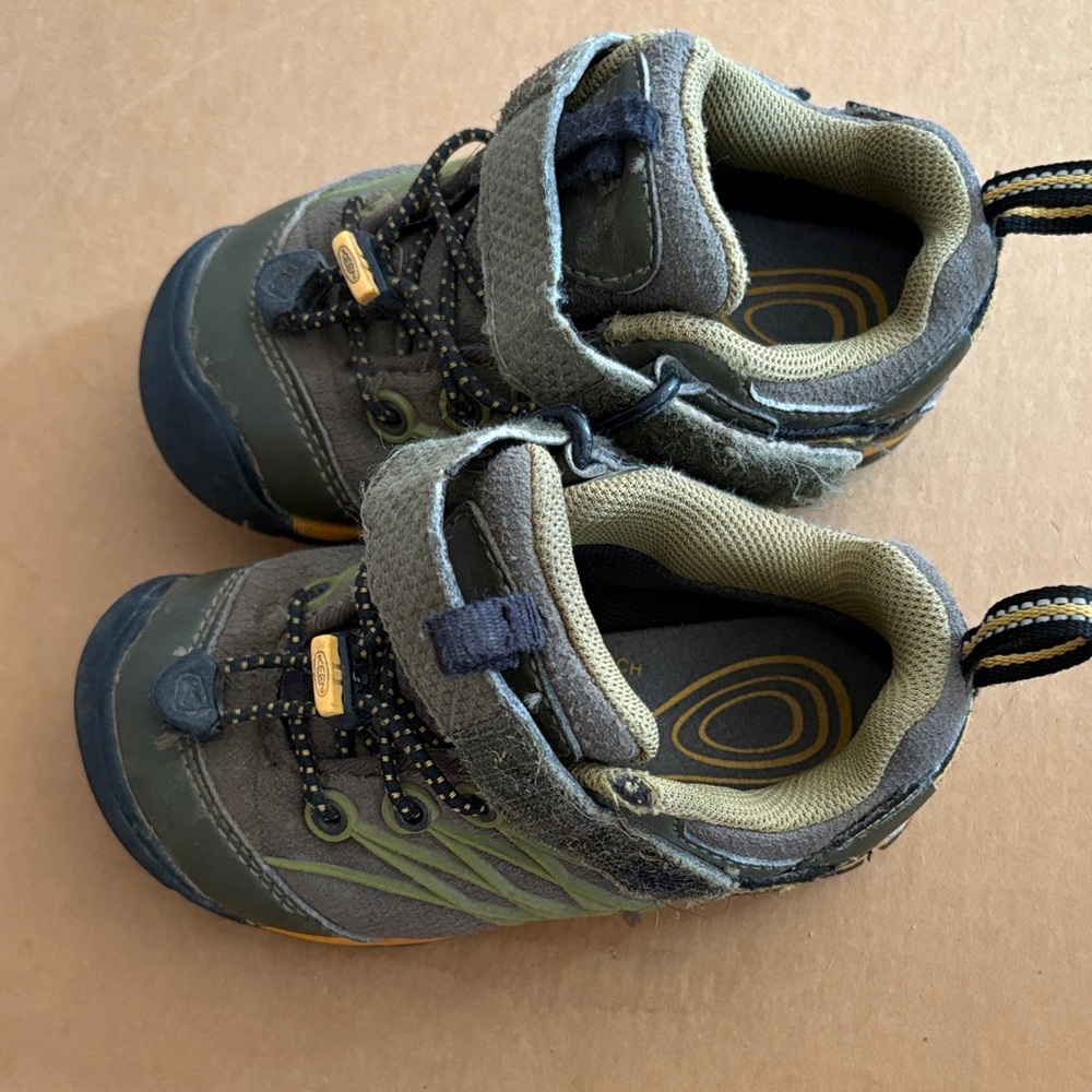 Kids Outdoor Adventure Shoes - Green and Black
